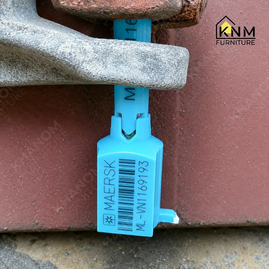 Maersk carrier bolt seal applied to container door latch — tamper-evident chain of custody for hospitality furniture export from Vietnam