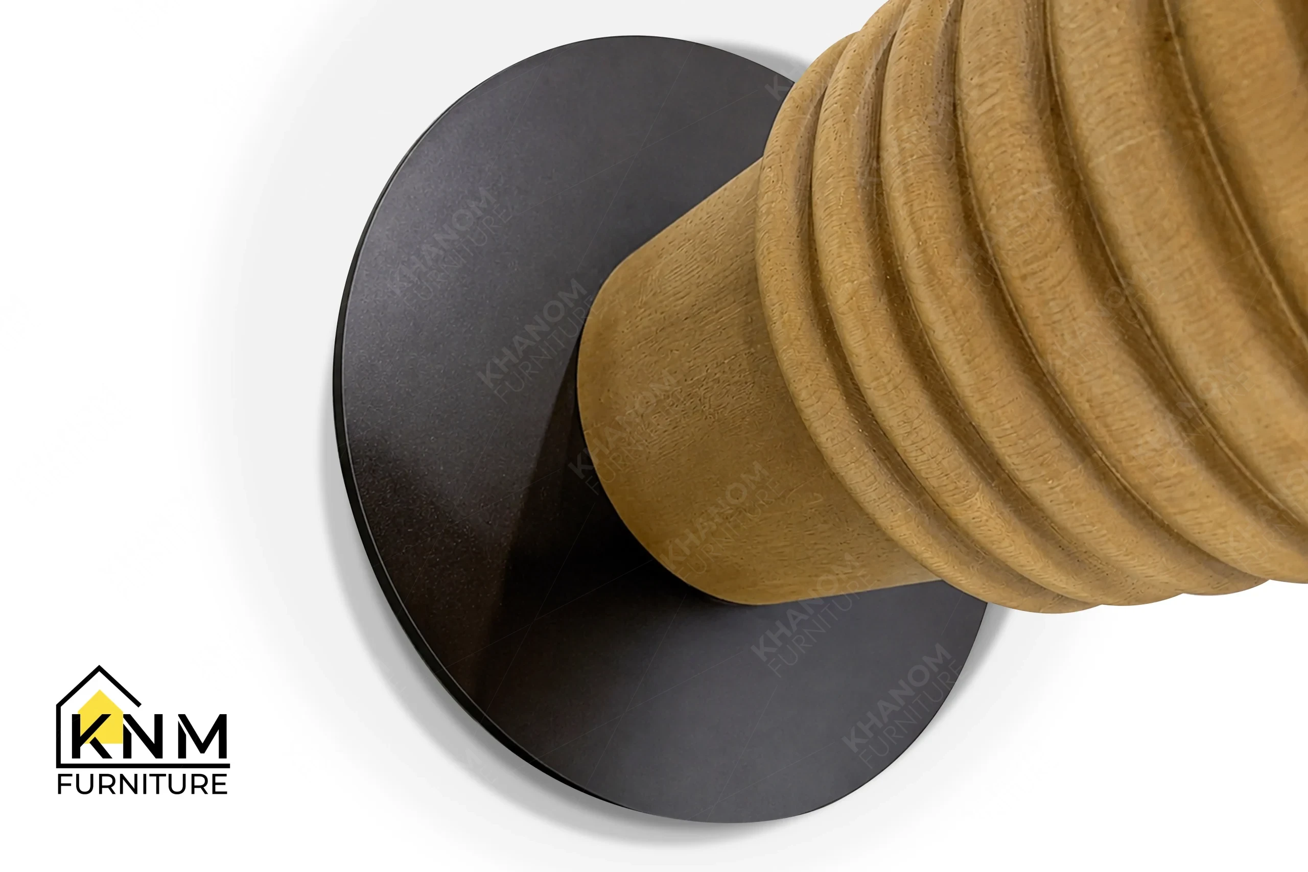 A technical detail of the quarter cut oak banquette dining table from Khanom Furniture, describing the vertically oriented grain on the ribbed pedestal.
